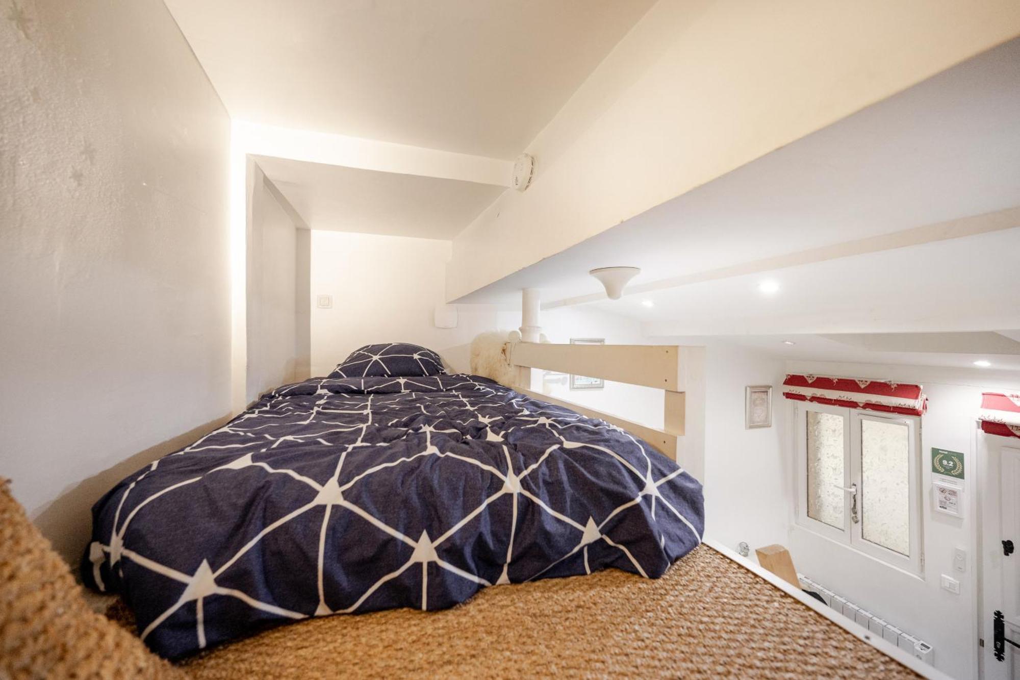 Superb Tiny House In Heart Of 1st! Appartement Parijs